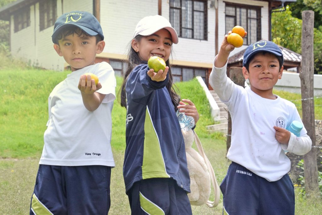 Vida institucional de La Victoria: Vocación de servicio
